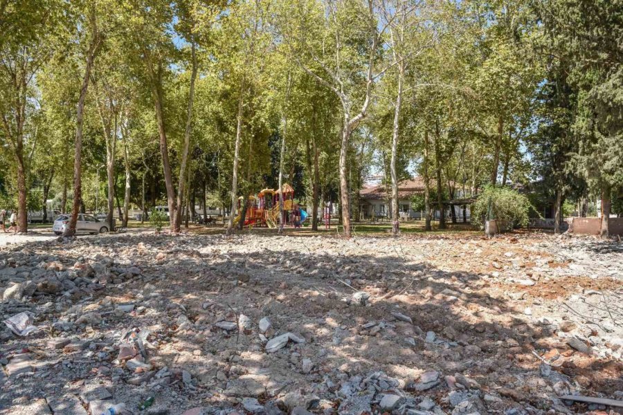 Varsak’a Millet Kıraathaneli Meydan