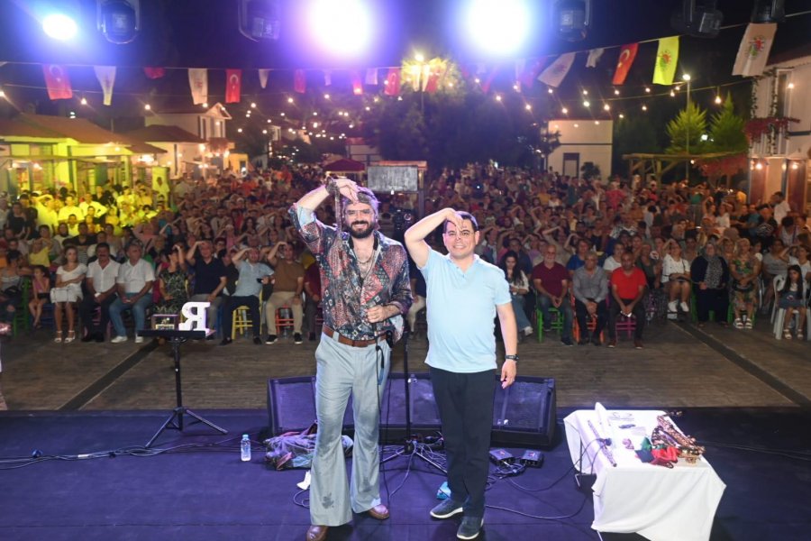 Kepez’in Nostaljik Yeşilçam Sokağı Açıldı