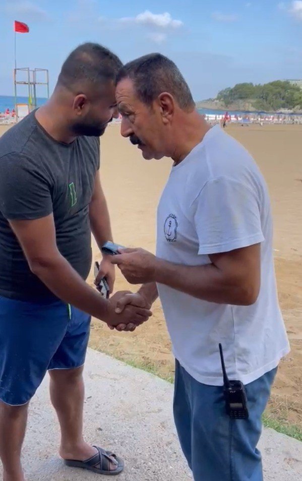 Tatilcinin Bulduğu 1 Milyon Liralık Çekin Olduğu Cüzdan Sahibine Teslim Edildi