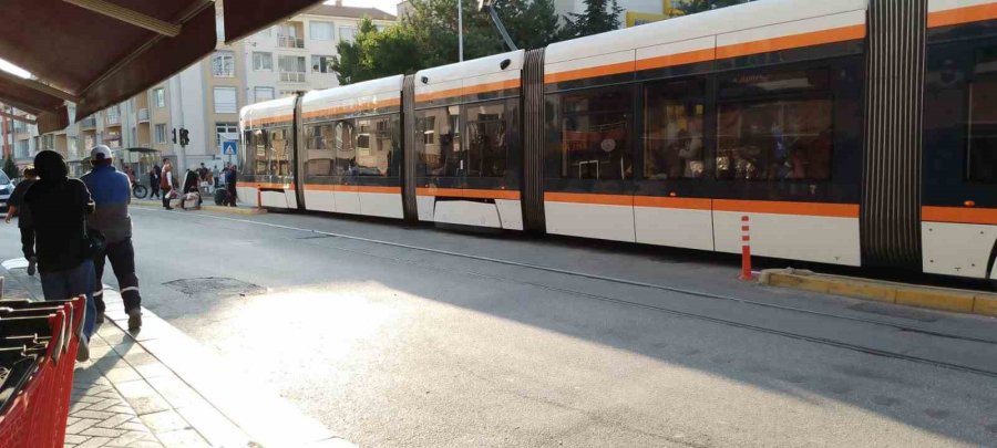Pazar Alışverişinden Dönen Kadına Tramvay Çarptı