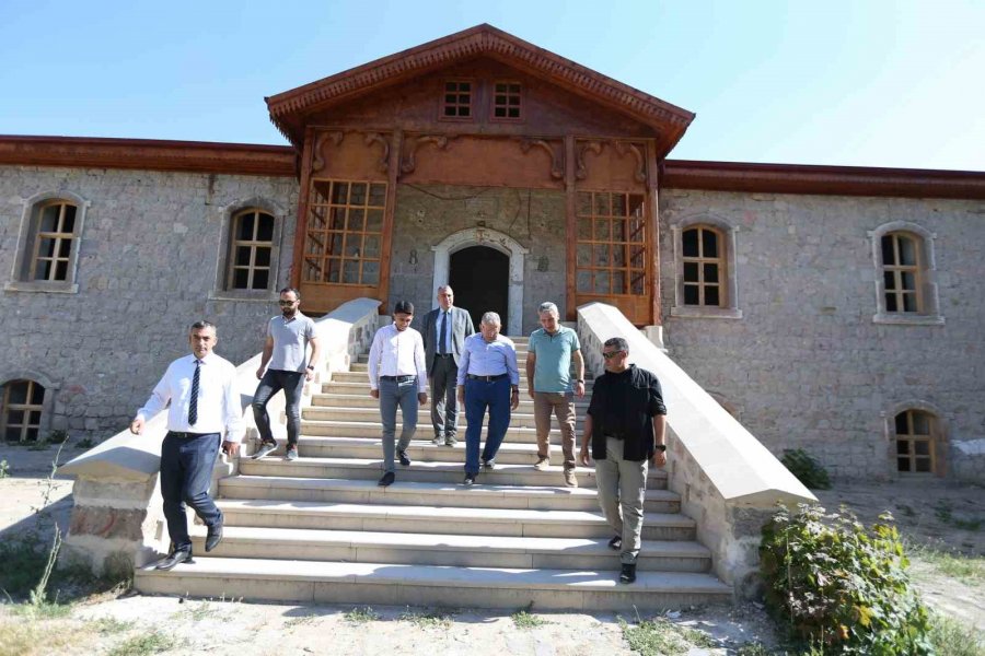 Başkan Büyükkılıç, 85 Yıllık Pazarören Öğretmen Okulu’nu İnceledi, Duygu Dolu Anlar Yaşadı