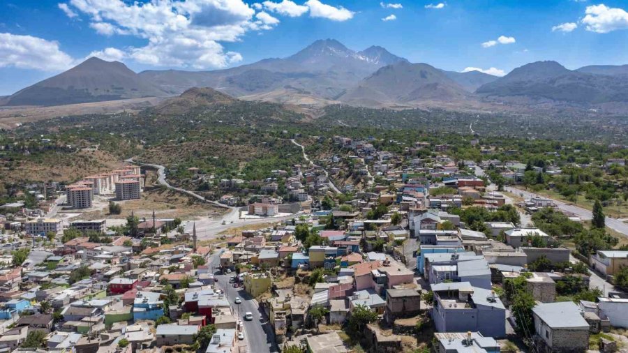 Büyükşehir, Hacılar’ın Çehresini Güzelleştiriyor