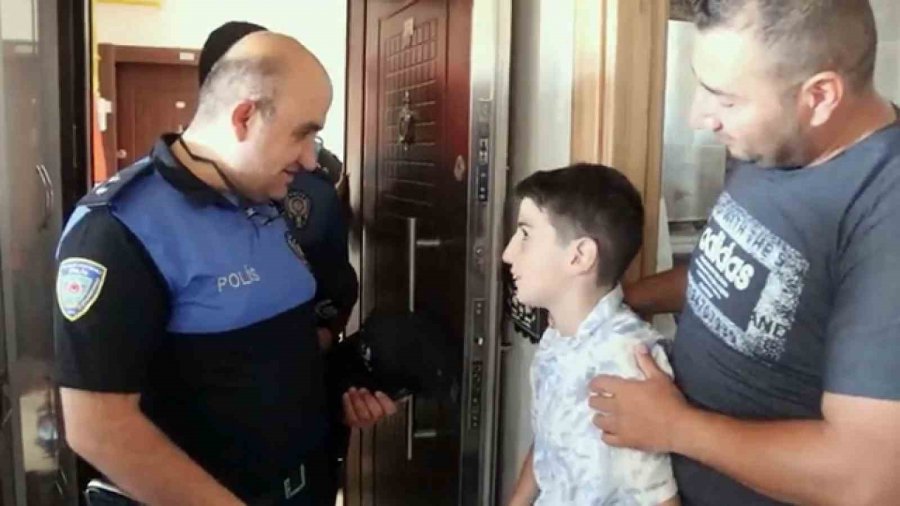 Kayseri Polisinden Alkışlanacak Hareket: Umut’u Doğum Gününde Yalnız Bırakmadılar