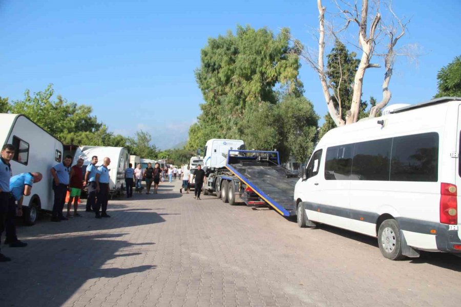 Antalya’da Zabıtadan Karavan Operasyonu