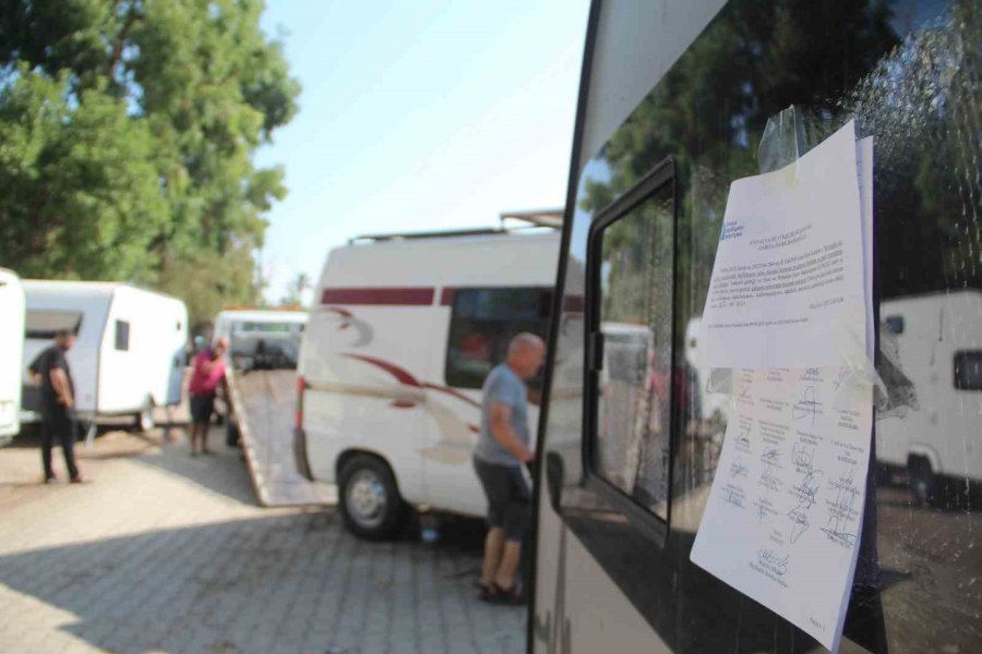Antalya’da Zabıtadan Karavan Operasyonu