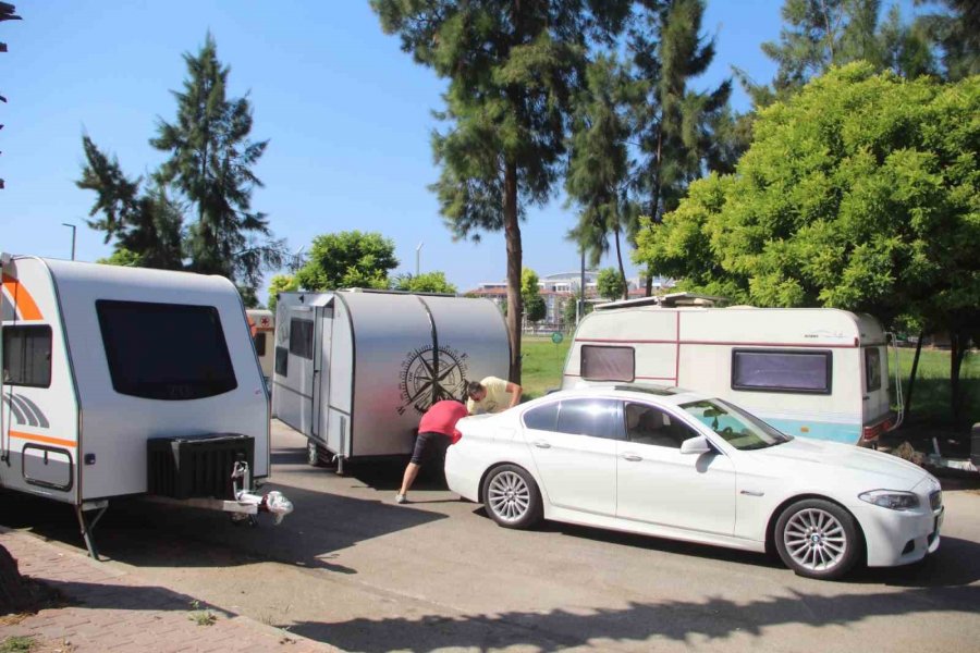 Antalya’da Zabıtadan Karavan Operasyonu