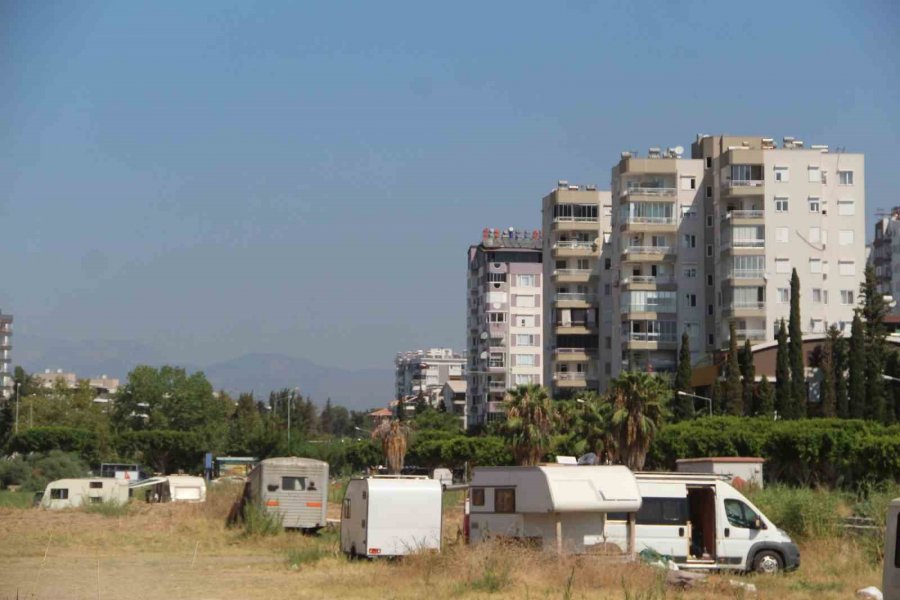 Antalya’da Zabıtadan Karavan Operasyonu