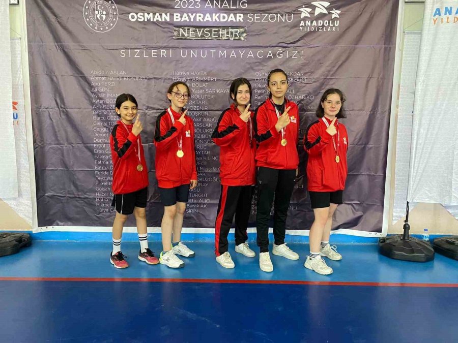 Kayseri Kız Takımı Badmintonda Birinci Oldu