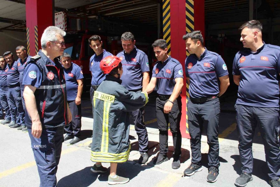 Zihinsel Ve Bedensel Engelli Umut’un ’itfaiye’ Hayali Gerçek Oldu