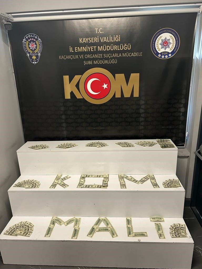 Piyasaya Sürülmeye Çalışılan Sahte 14 Bin Dolar Ele Geçirildi