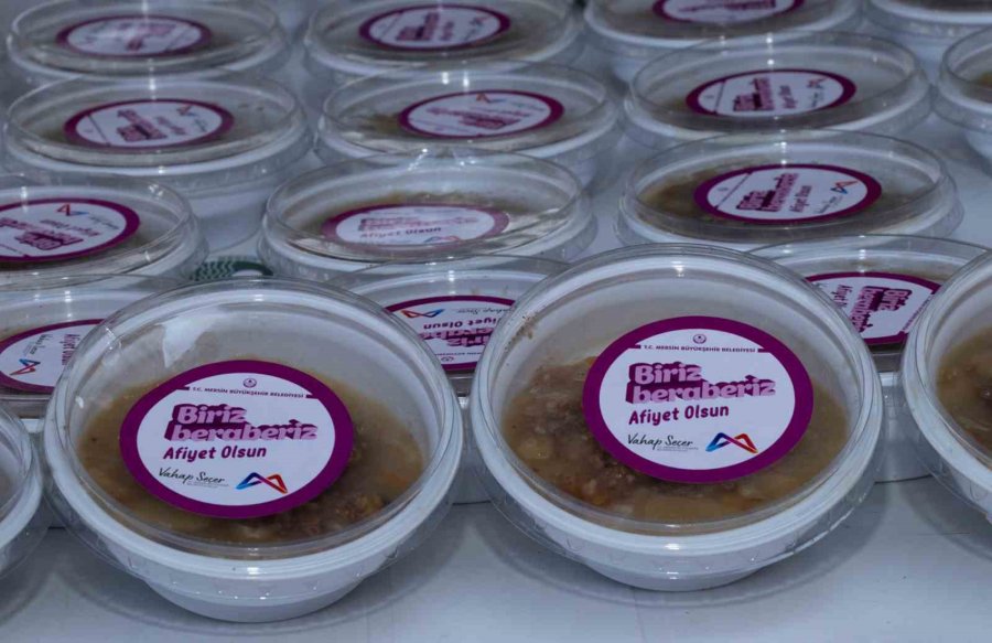 Mersin’de 13 İlçede Aşure İkram Edildi