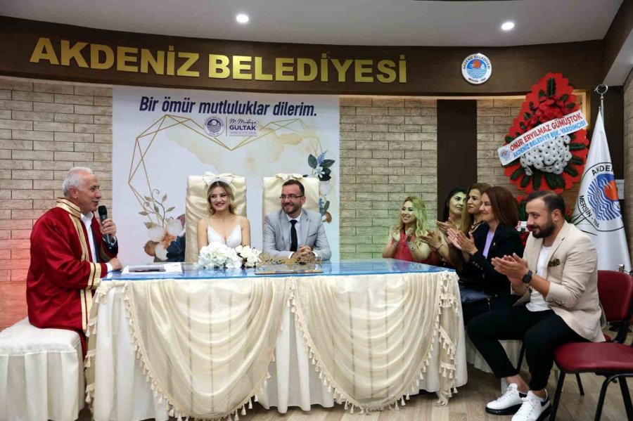 Akdeniz’de 4,5 Yılda 9 Bini Aşkın Çiftin Resmi Nikahı Kıyıldı