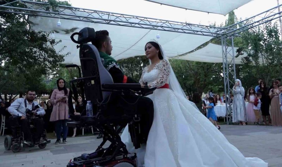 Bedensel Engelli Alihan İle Filipinli Gelinin Aşkı Engel Tanımadı