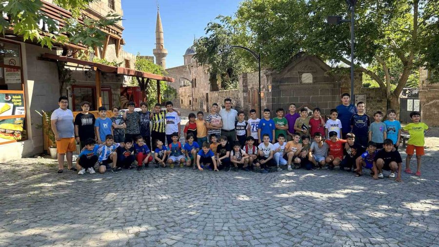 Yaz Kuran Kursu Öğrencilerine Tarihi Talas Gezisi