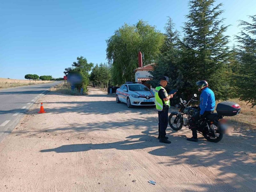 Aksaray’da Trafik Jandarmaları Motosiklet Denetiminde