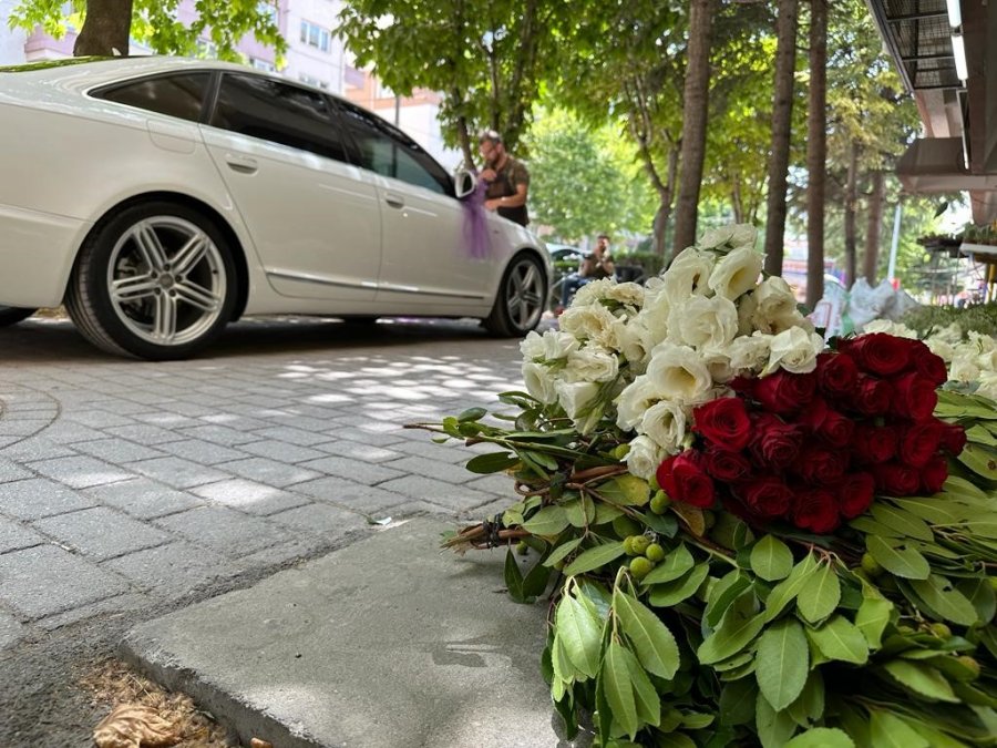 Düğün Sezonunda Çiçekçilerin Yüzleri Gülüyor