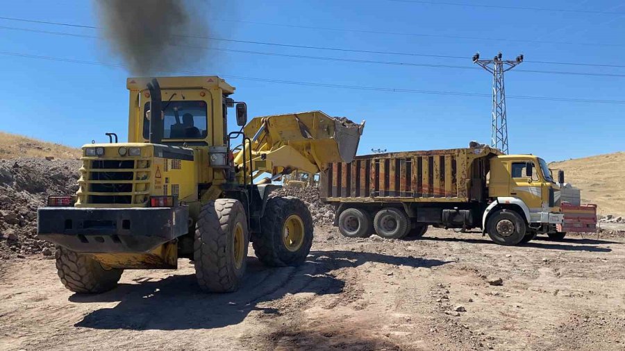 Büyükşehir’den Çevril-taşhan Arasındaki Yolda Önemli Çalışma