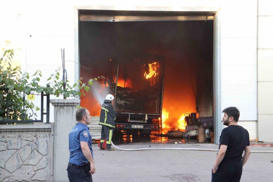 Kayseri’de Koltuk Fabrikasında Yangın