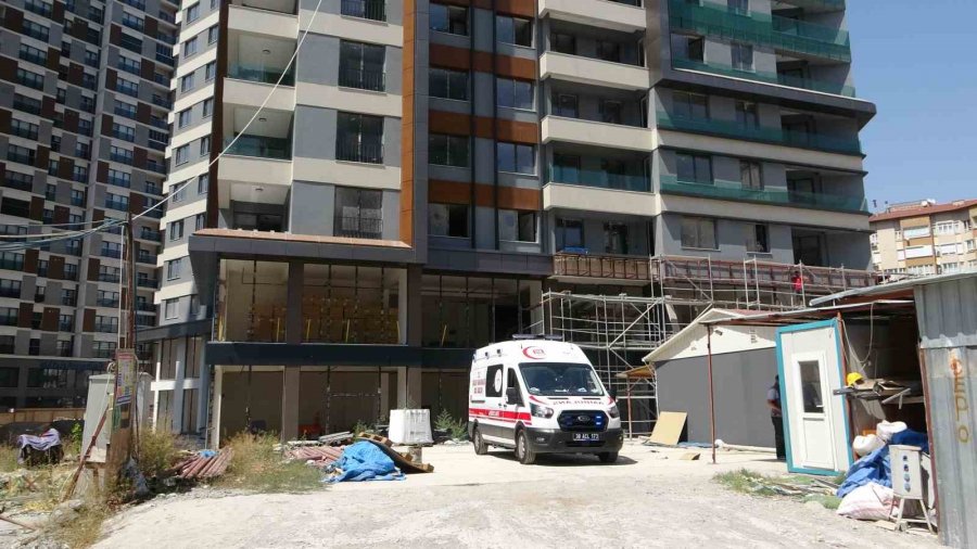İnşaatta 3 Metrelik Boşluğa Düşen İşçiyi İtfaiye Kurtardı
