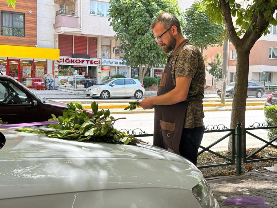 Düğün Sezonunda Çiçekçilerin Yüzleri Gülüyor