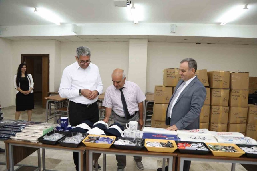 Rektör Altun, Erü Store Deposunu İnceledi