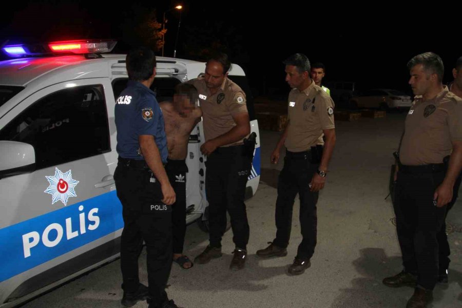 Konya’da Evinin Balkonundan Havaya Tüfekle Ateş Açan Kişi Gözaltına Alındı