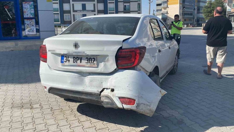 Konya’da 2 Otomobil Çarpıştı: 2 Yaralı