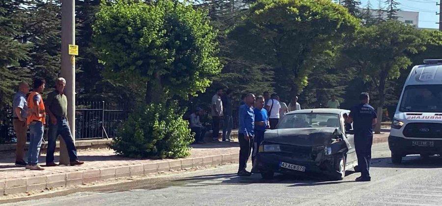 Konya’da 2 Otomobil Çarpıştı: 2 Yaralı