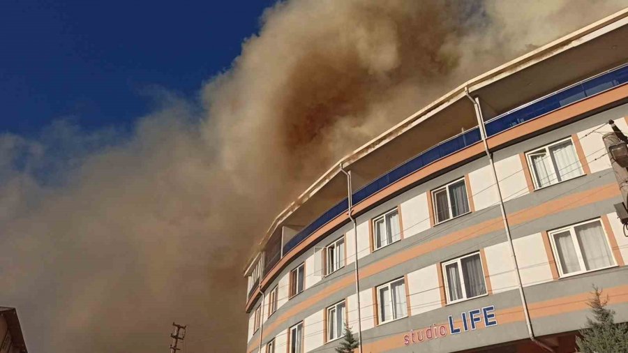 Konya’da 5 Katlı Binada Yangın