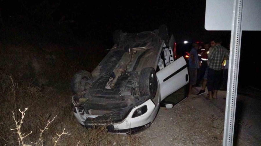 Manavgat’ta Otomobil Takla Attı: 2 Yaralı