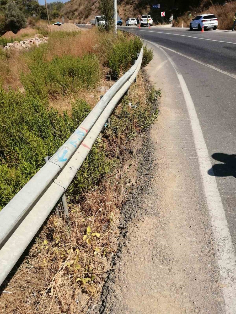 3 Aracın Karıştığı Kazada 3 Kişi Yaralandı