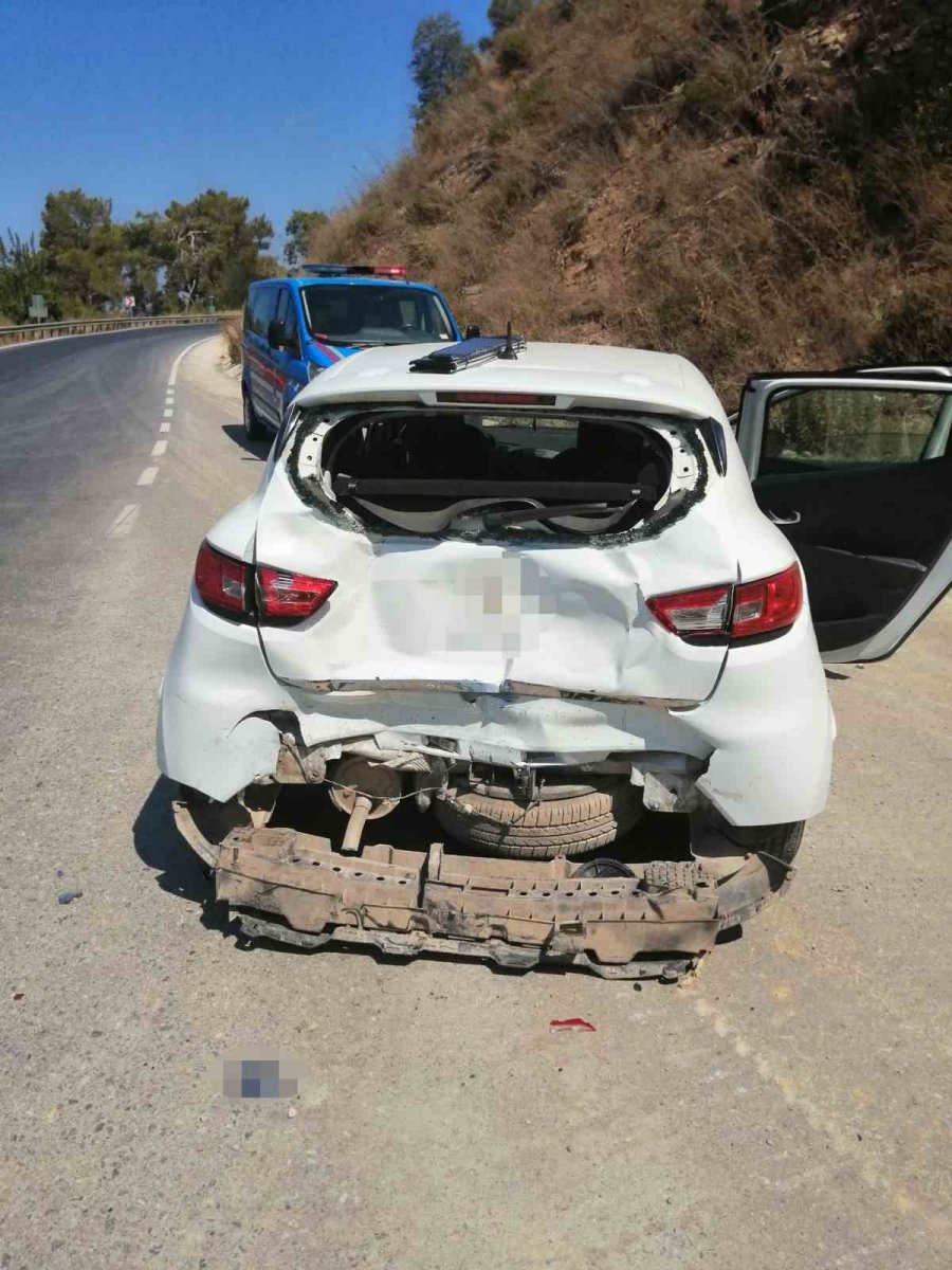 3 Aracın Karıştığı Kazada 3 Kişi Yaralandı