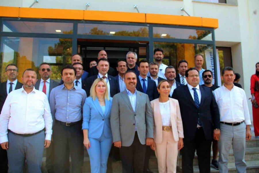 Bakan Kacır: "ülkemizin Dört Yanında Ar-ge Atılımını Ortaya Koymalıyız"