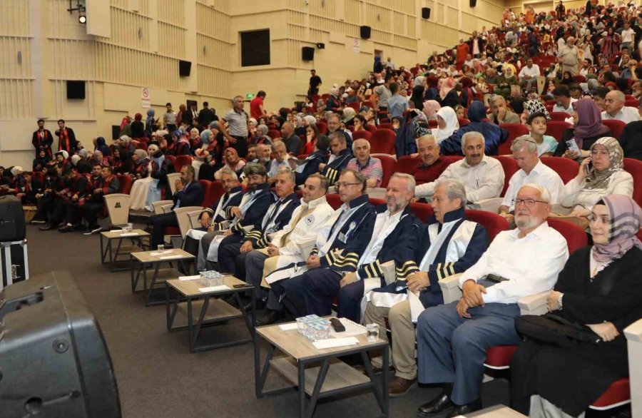 Erü İlahiyat Fakültesi 55. Dönem Mezunlarını Verdi