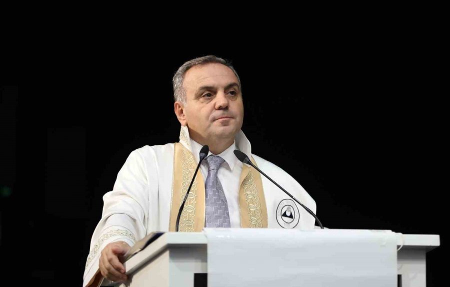 Erü İlahiyat Fakültesi 55. Dönem Mezunlarını Verdi