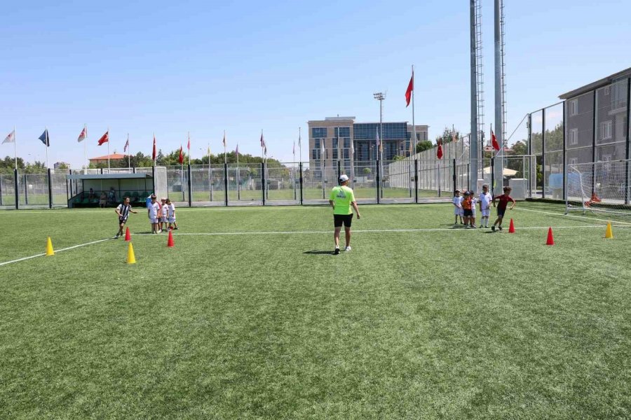 Büyükşehir Belediyesi İle Yaz Dolu Dolu Geçiyor