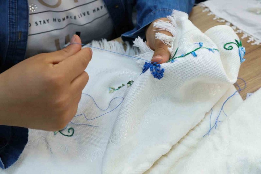 Kaymek’in Hacılar’da El Sanatları Kursu Sürüyor