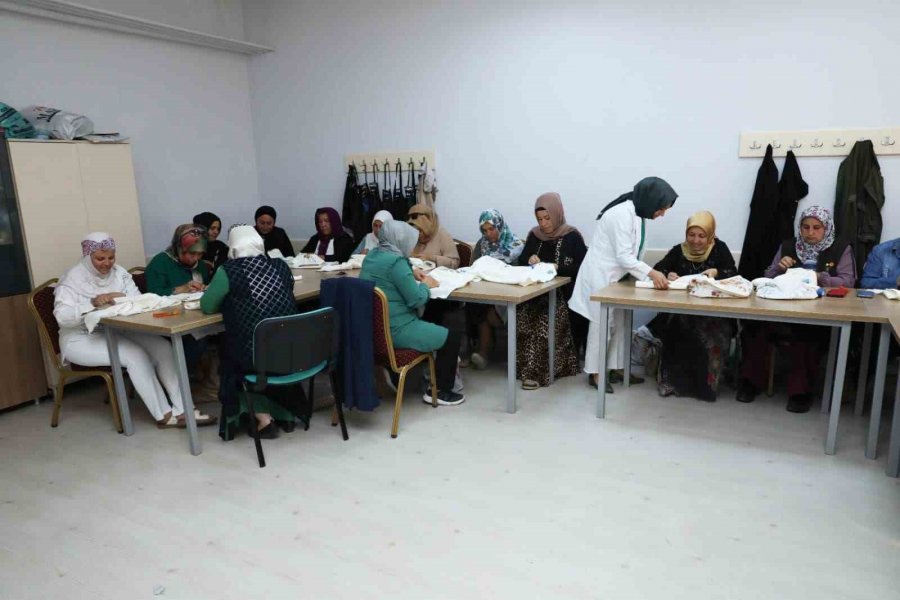 Kaymek’in Hacılar’da El Sanatları Kursu Sürüyor