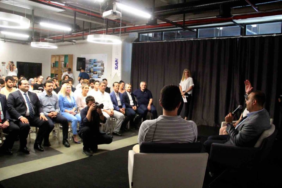 Bakan Kacır: "ülkemizin Dört Yanında Ar-ge Atılımını Ortaya Koymalıyız"