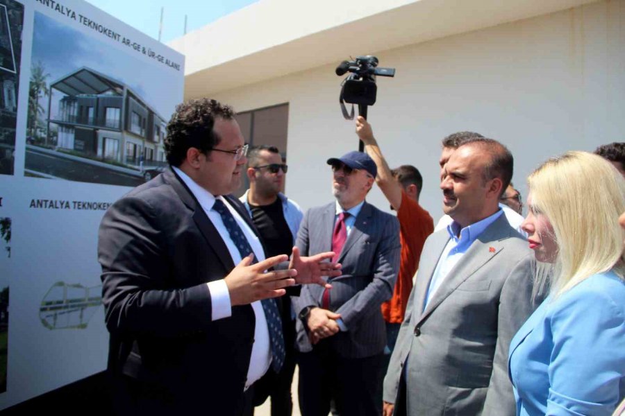 Bakan Kacır: "ülkemizin Dört Yanında Ar-ge Atılımını Ortaya Koymalıyız"