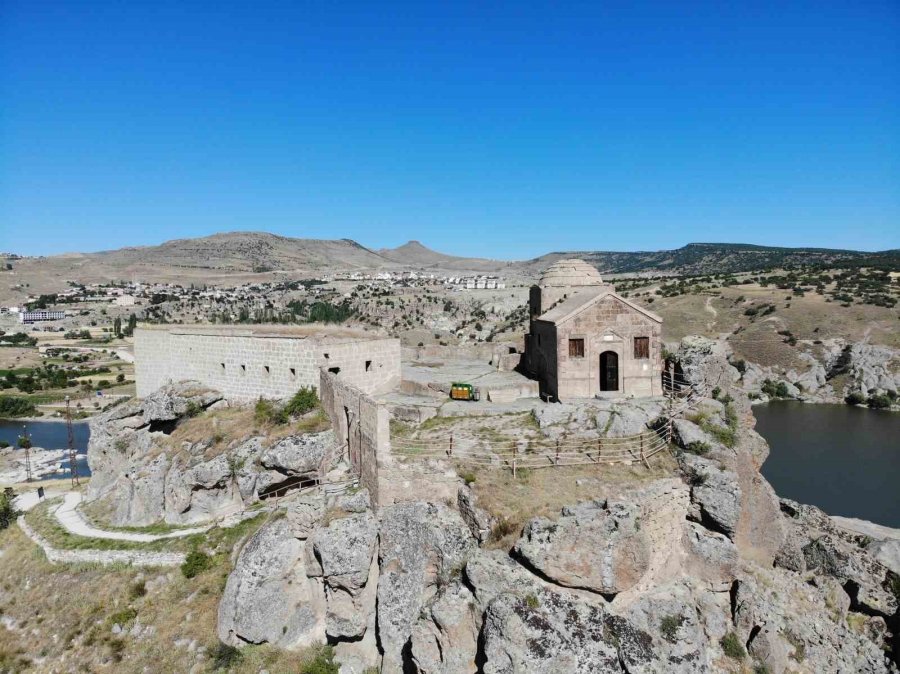 Aksaray’daki Yüksek Kilise Ziyaretçilerini Ağırlıyor