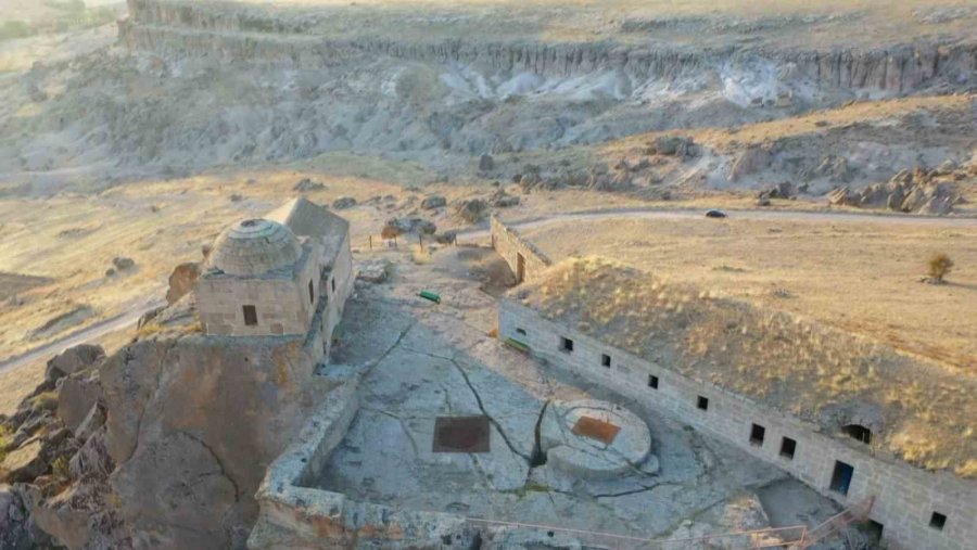 Aksaray’daki Yüksek Kilise Ziyaretçilerini Ağırlıyor