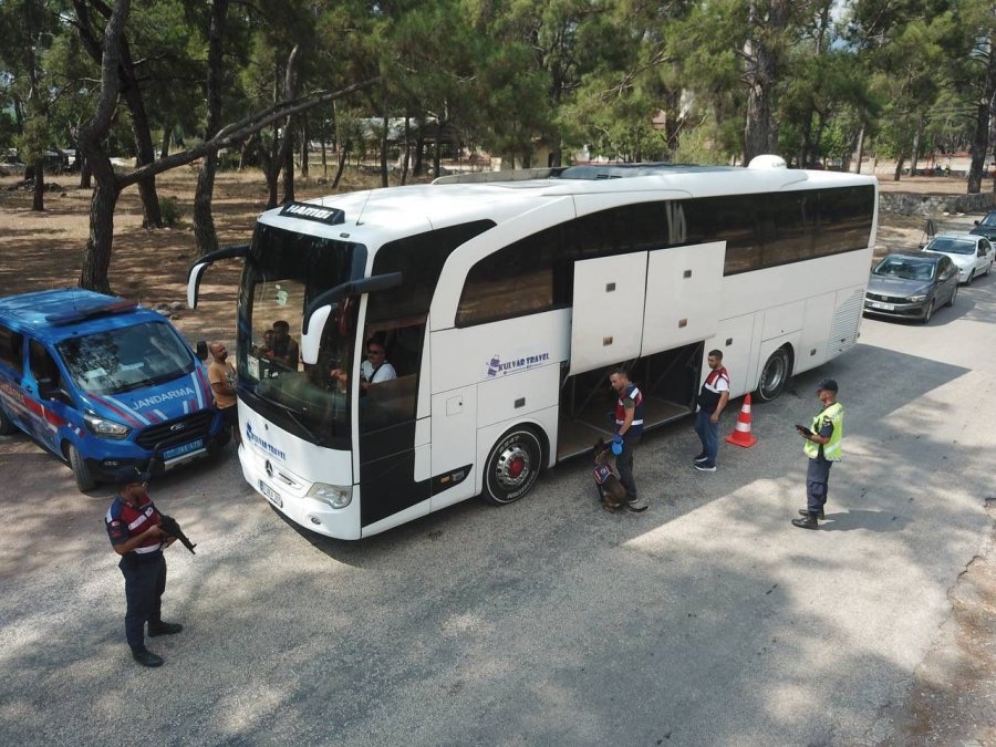 Antalya’nın Gözde Turizm Merkezlerinde Uyuşturucu Operasyonu: 11 Gözaltı