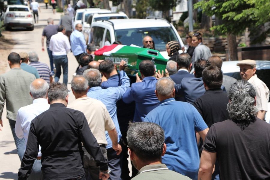 İmam Babanın Hafız Oğlunun Tabutu Başında En Acı Görevi