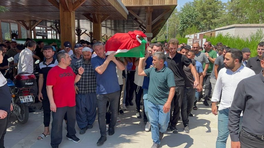 İmam Babanın Hafız Oğlunun Tabutu Başında En Acı Görevi