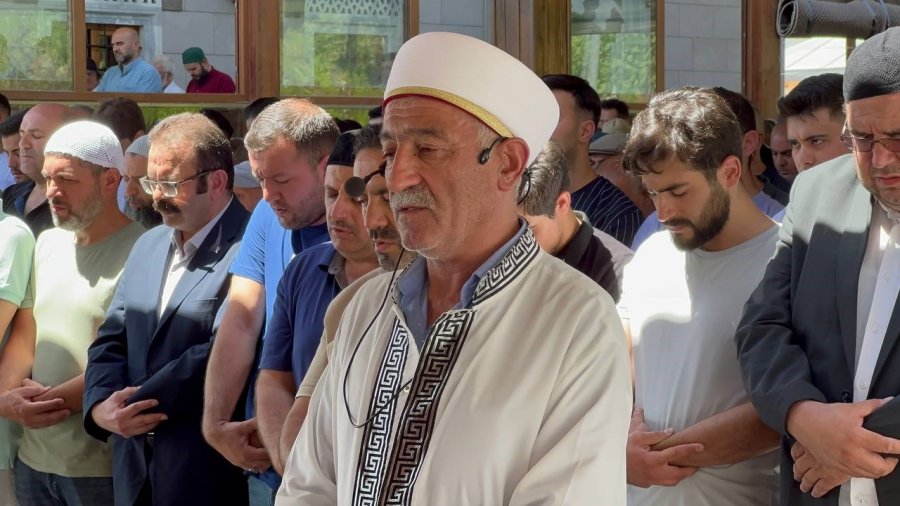 İmam Babanın Hafız Oğlunun Tabutu Başında En Acı Görevi