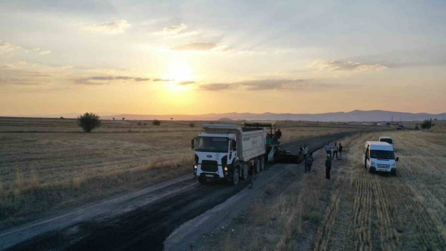 Çevril - Taşhan Arasındaki Yolda Asfalt Çalışması Başladı