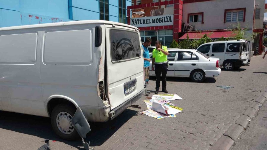 Freni Patlayan Kamyonet Önce 4 Araca, Ardından Yayaya Çarptı
