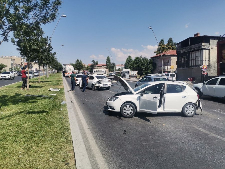Kayseri’de Zincirleme Trafik Kazası