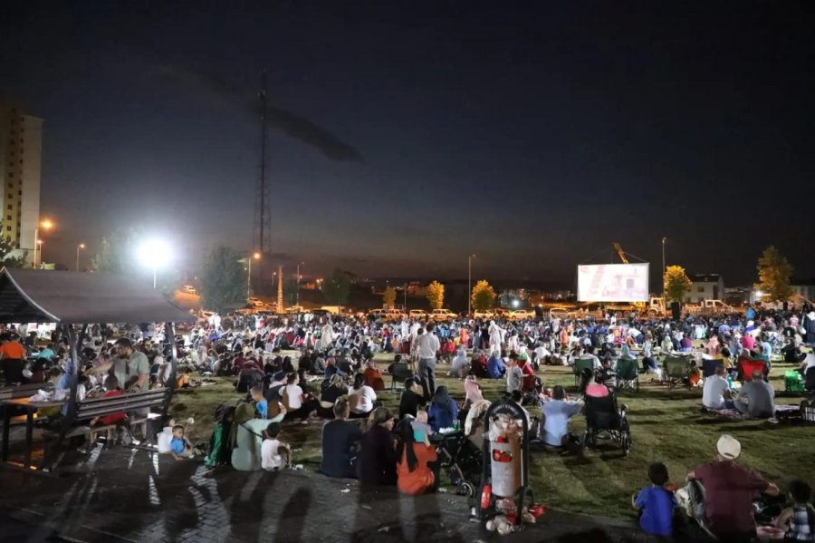 Toki’de Açık Hava Sineması Yoğun İlgi Gördü